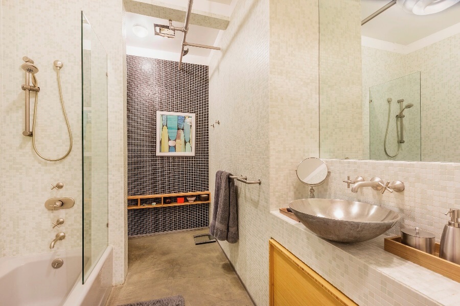 Үйге және пәтерге арналған лофт стиліндегі ванна бөлмесі