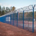 Различия между цинкованием, оцинковкой и нержавеющей сталью для спирального барьера безопасности ЕГОЗА
