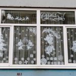 Кесуге арналған жаңа жылдық терезе трафареттері: Аяз ата, шырша, снежинка, снежинка
